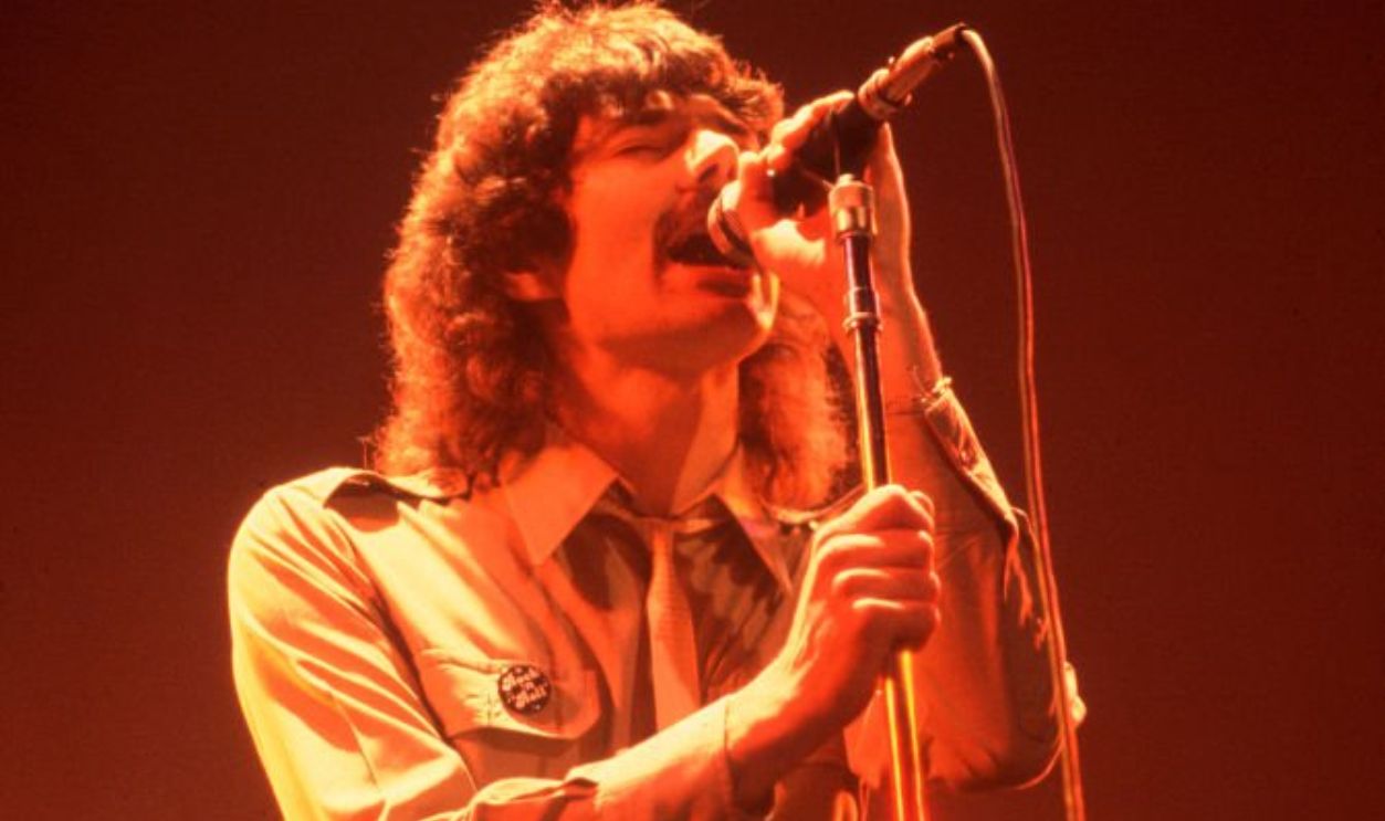 Mickey Thomas of the Jefferson Starship at the Aragon Ballroom in Chicago, Illinois, December 1, 1979.