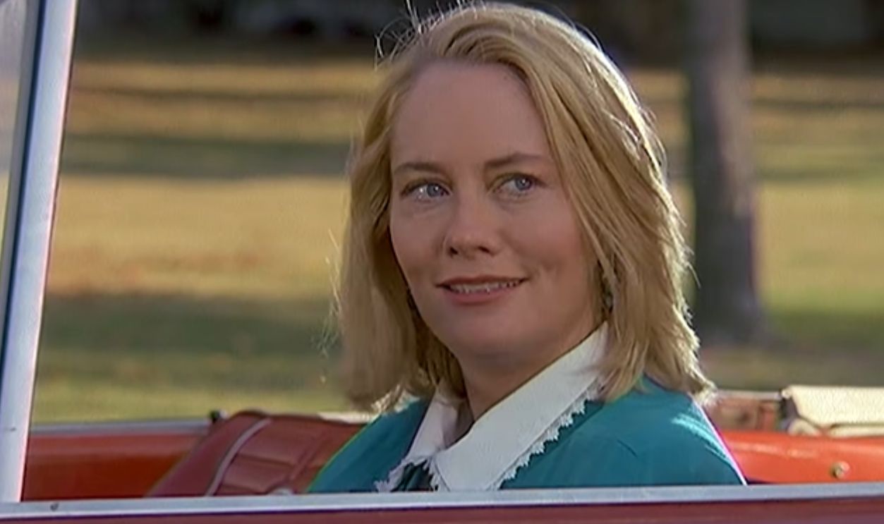 Screenshot from Cybill (1995-1998)
