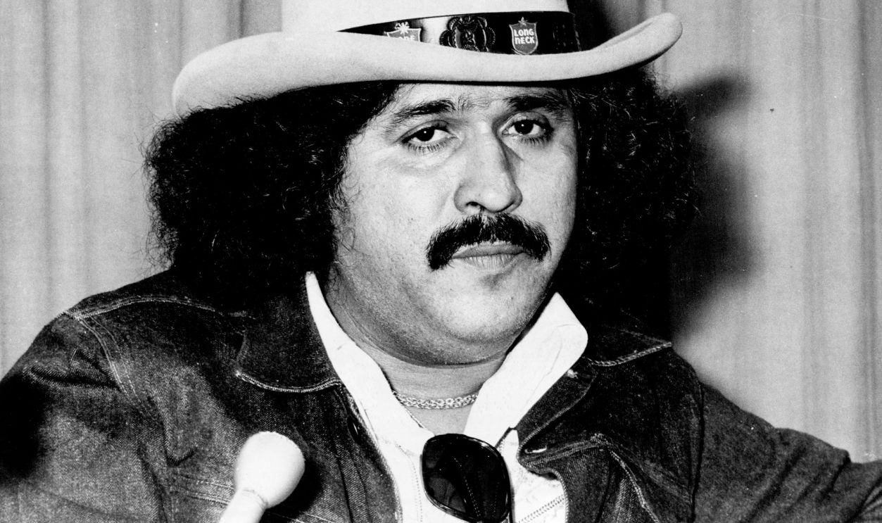 Freddy Fender arrival at Sydney today for a Australian tour.