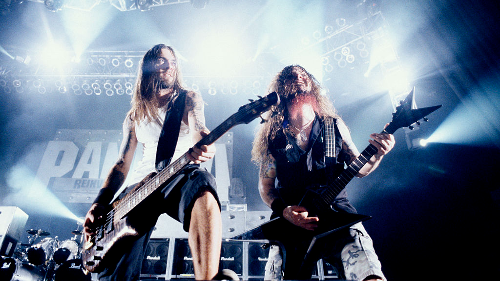 Rex Brown & Dimebag Darrell performing on stage