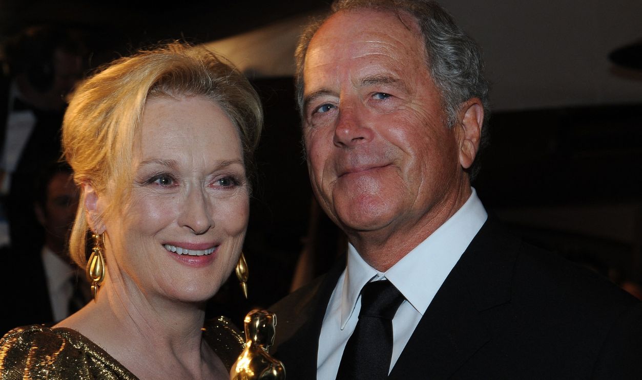 Meryl Streep (L), winner of Best Performance by an Actress in a Leading Role for