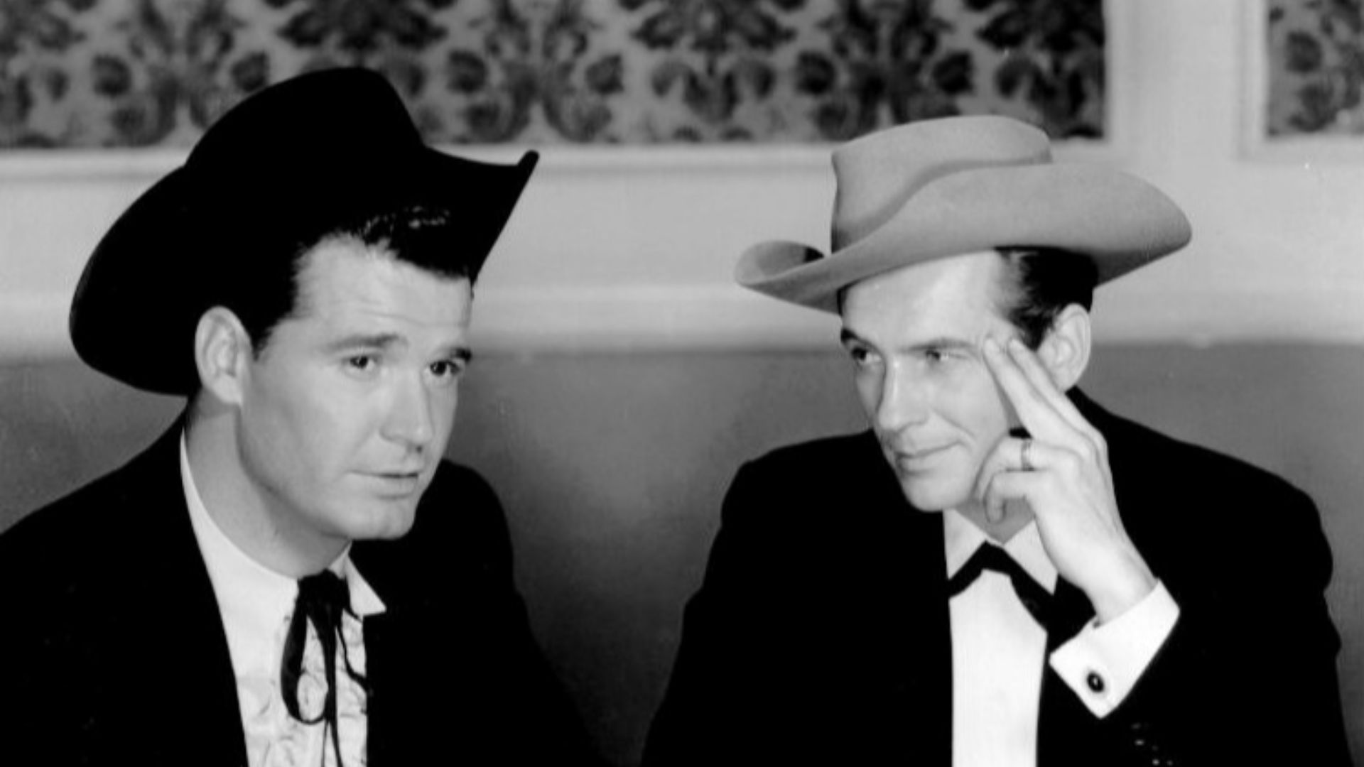 Photo of James Garner as Bret Maverick and Jack Kelly as Bart Maverick.  The episode, titled