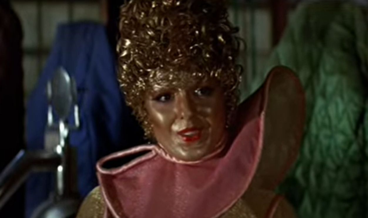 Screenshot from Heartbeeps (1981)
