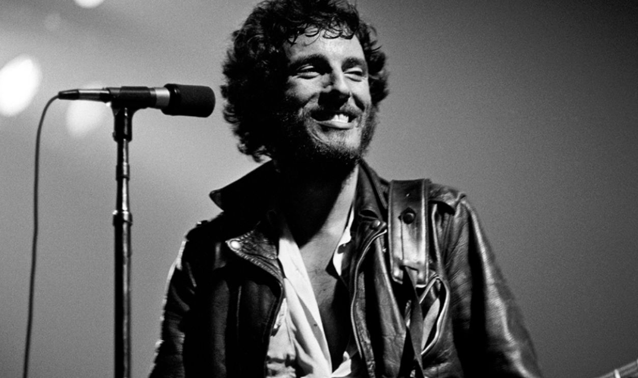 UNITED STATES - OCTOBER 11: REDBANK Photo of Bruce SPRINGSTEEN, Bruce Springsteen performing on stage - Born to Run Tour, 27