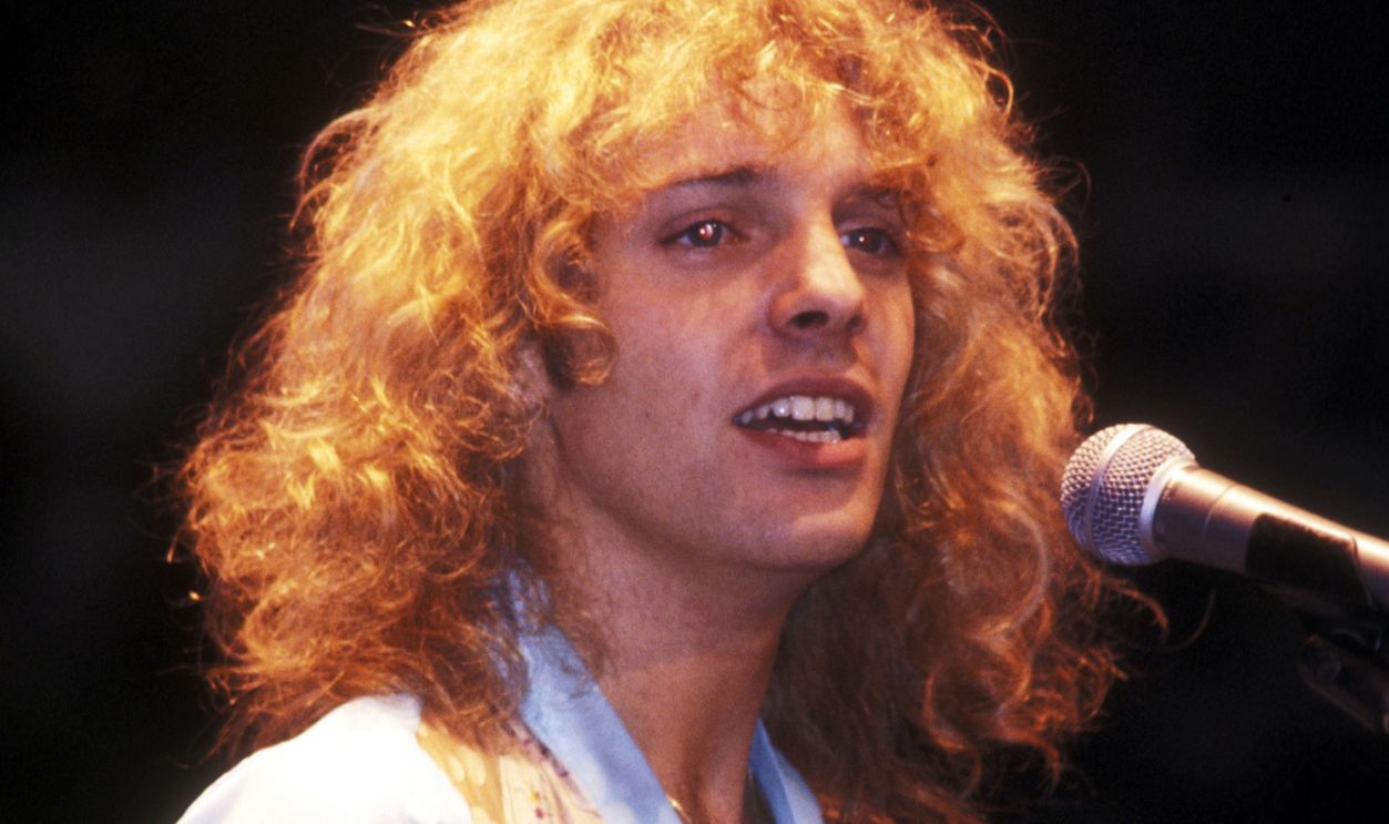 NEW YORK CITY - AUGUST 22: Musician Peter Frampton performs in concert on August 22, 1977 at Madison Square Garden in New York City.