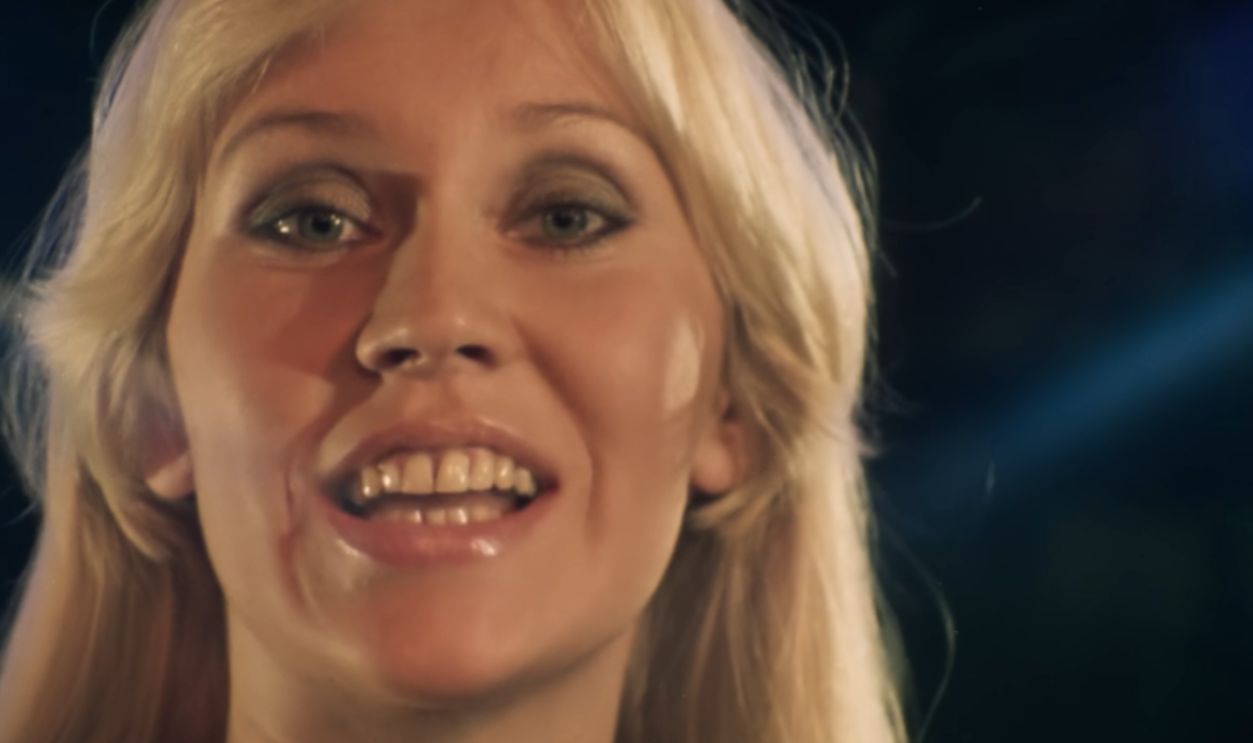 Screenshot from Dancing Queen (1976)