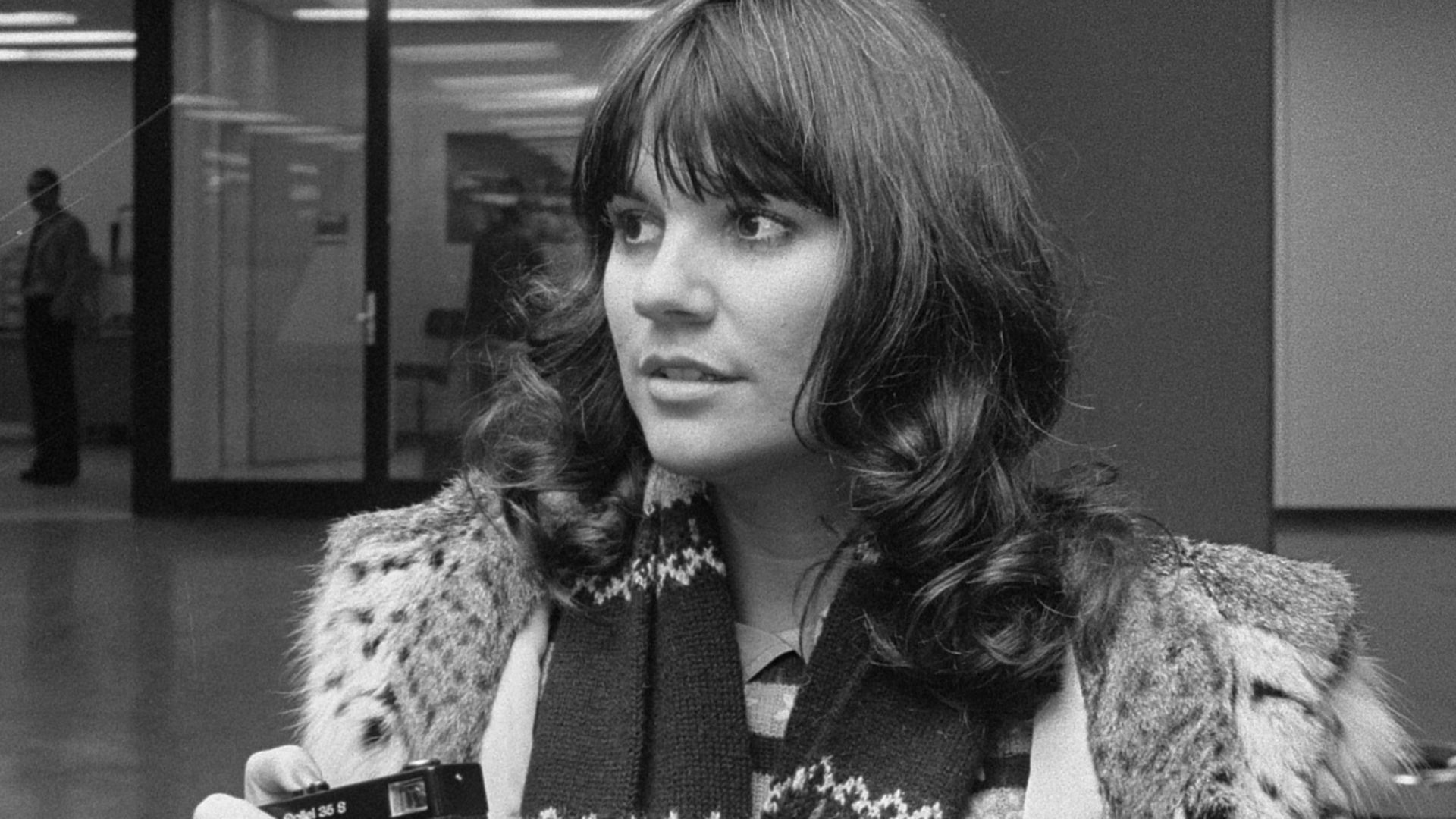 Collectie / Archief : Fotocollectie Anefo
Reportage / Serie : [ onbekend ]
Beschrijving : Zangeres Linda Ronstadt op Schiphol
Datum : 20 November 1976
Locatie : Noord-Holland, Schiphol
Trefwoorden : zangeressen
Fotograaf : Bogaerts, Rob / Anefo
Auteursrec