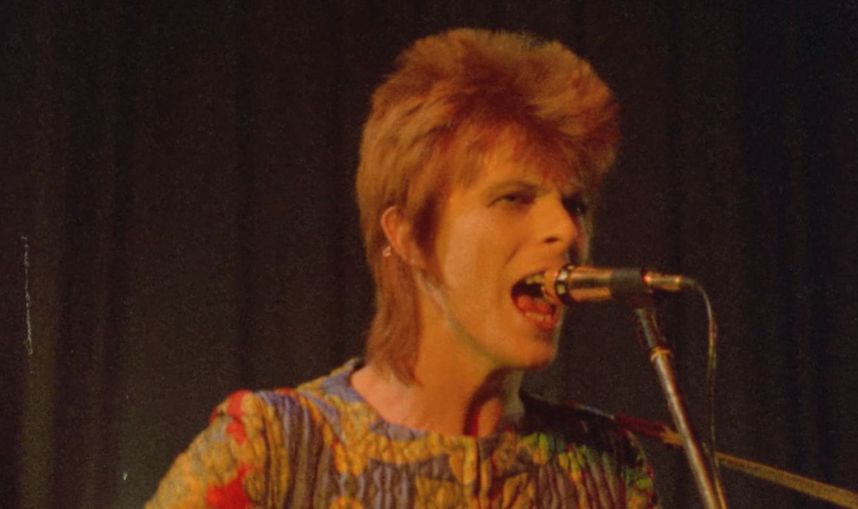 Screenshot from Starman (1972)