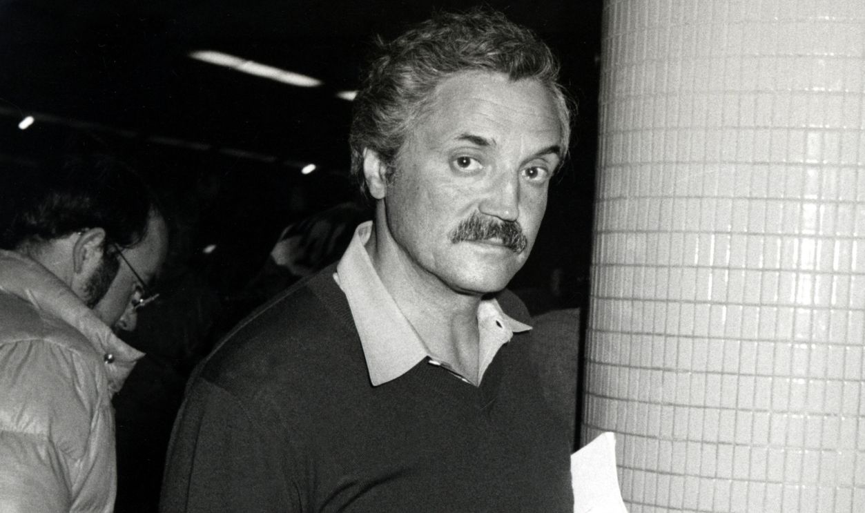 Getty Images - 104968753 - Hal Linden during Hal Linden returns on John Denver weekend flight at Los Angeles International Airport in Los Angeles, California, United States.