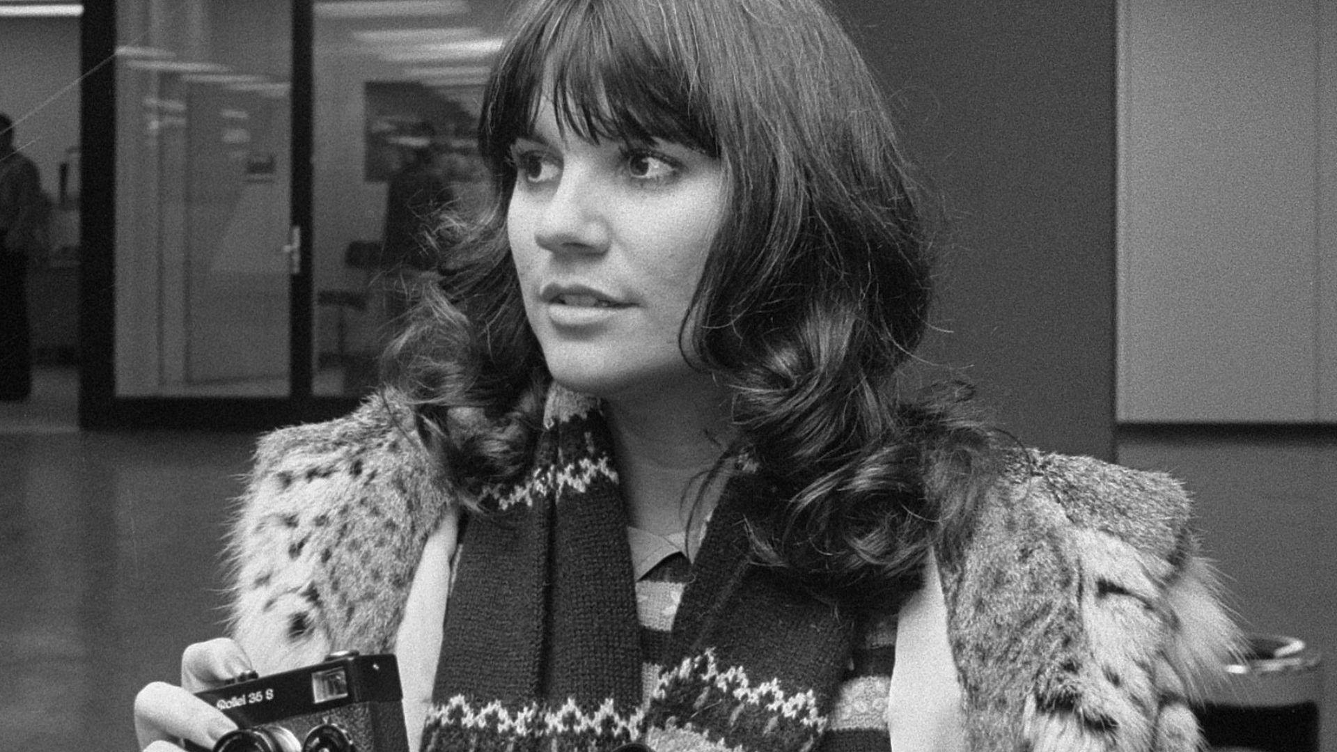 Collectie / Archief : Fotocollectie Anefo
Reportage / Serie : [ onbekend ]
Beschrijving : Zangeres Linda Ronstadt op Schiphol
Datum : 20 November 1976
Locatie : Noord-Holland, Schiphol
Trefwoorden : zangeressen
Fotograaf : Bogaerts, Rob / Anefo
Auteursrec