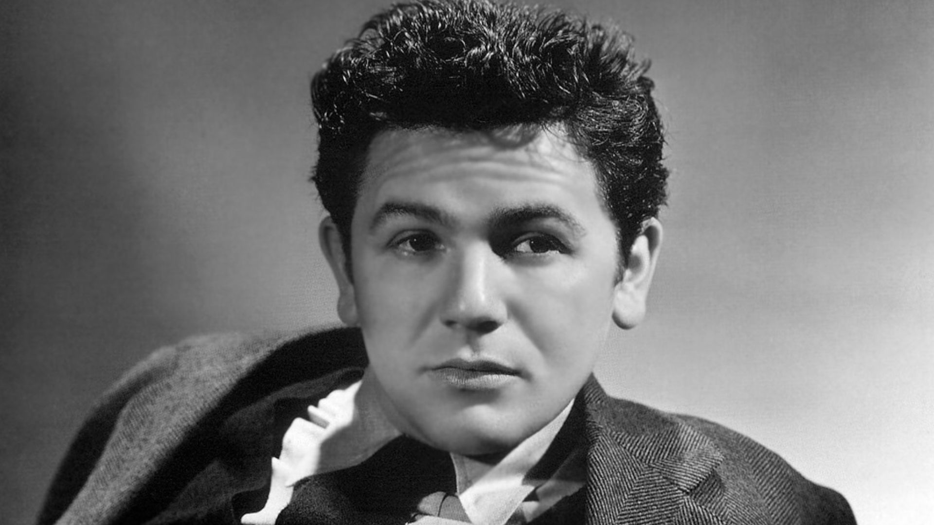 publicity still of actor John Garfield