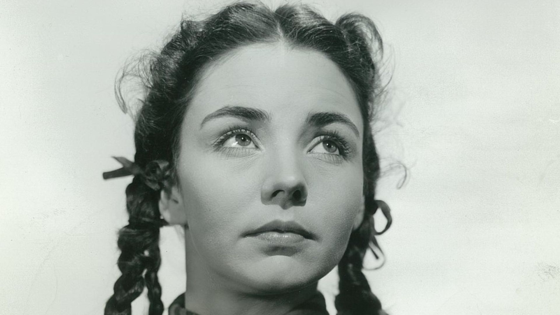 Studio portriat photo of Jennifer Jones taken for promotional use from 20th Century Fox Production, The Song of Bernadette (1943).
