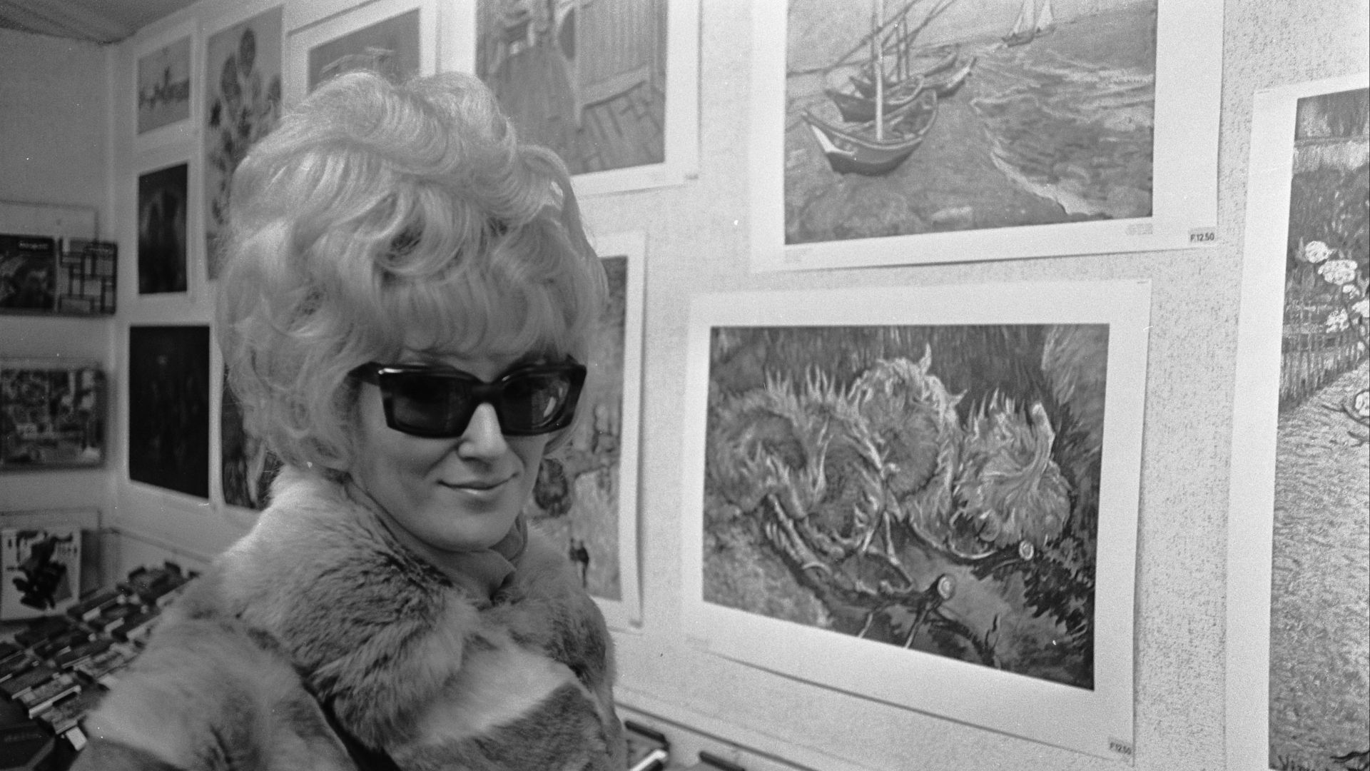Collectie / Archief : Fotocollectie Anefo
Reportage / Serie : Grand Gala du Disque 1968
Beschrijving : Dusty Springfield niet op Grand Gala du Disque. Hier tijdens een bezoek in het Stedelijk Museum
Datum : 8 maart 1968
Locatie : Amsterdam
Trefwoorden : b