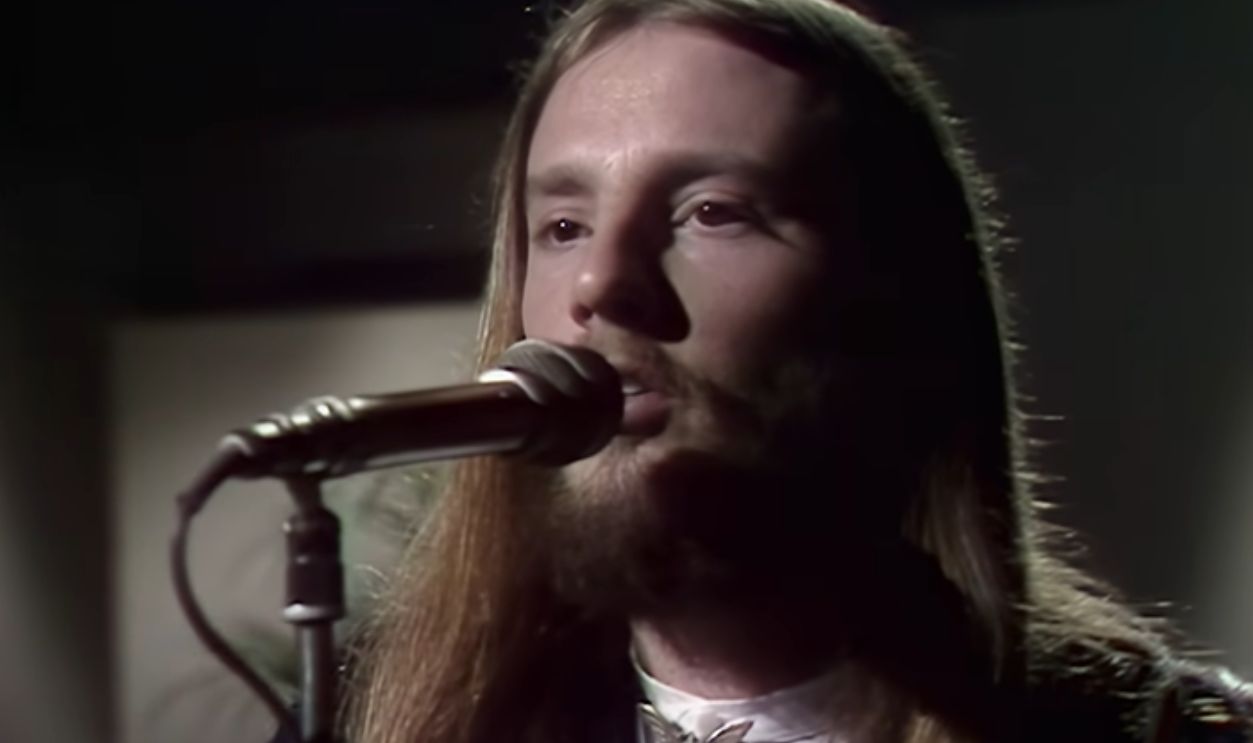 Screenshot from A Horse with No Name (1971)