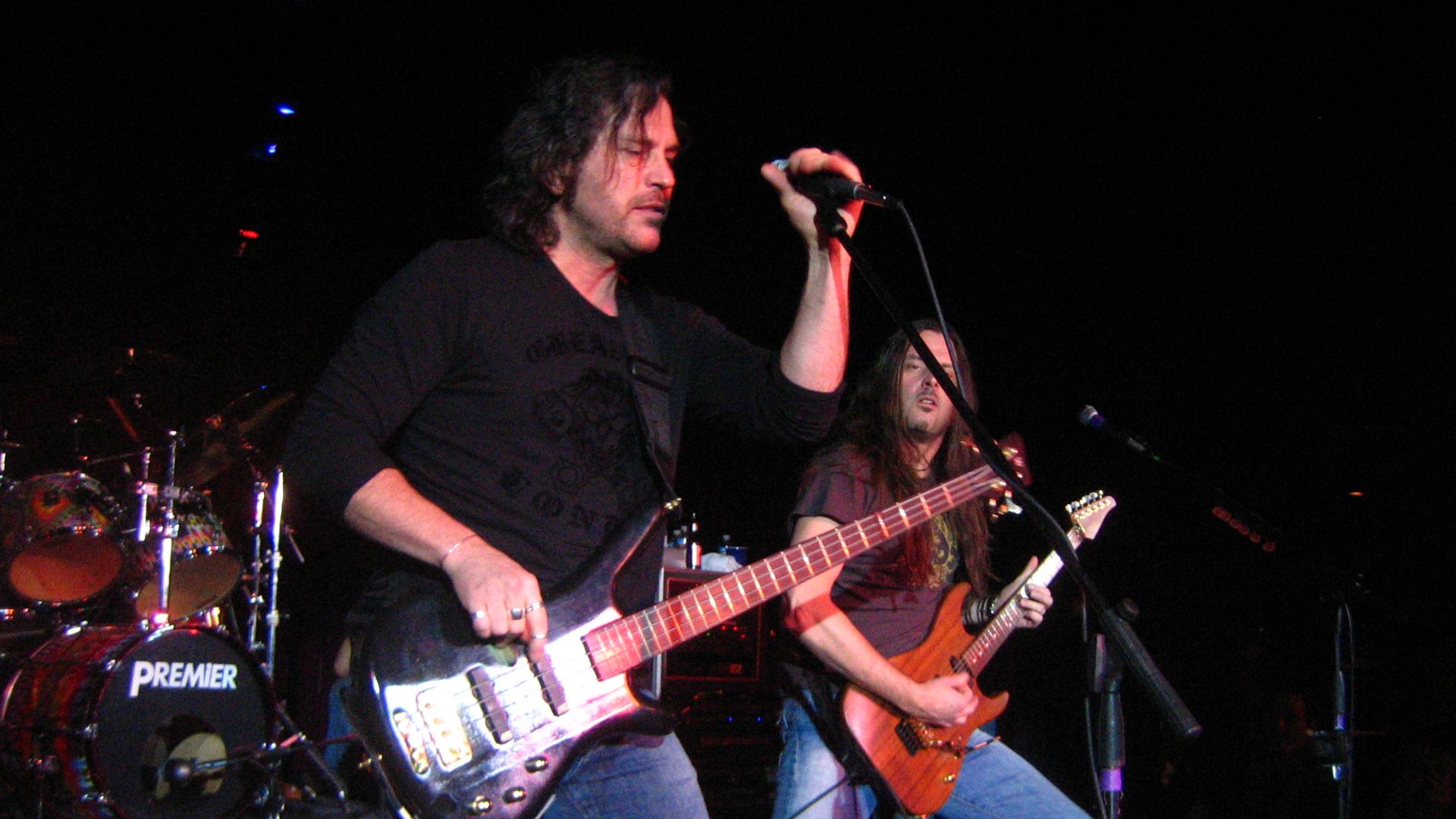 Winger performing live at Avalon in Santa Clara, California