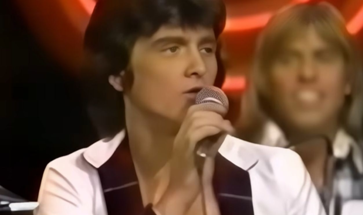 Screenshot from Saturday Night (1975)