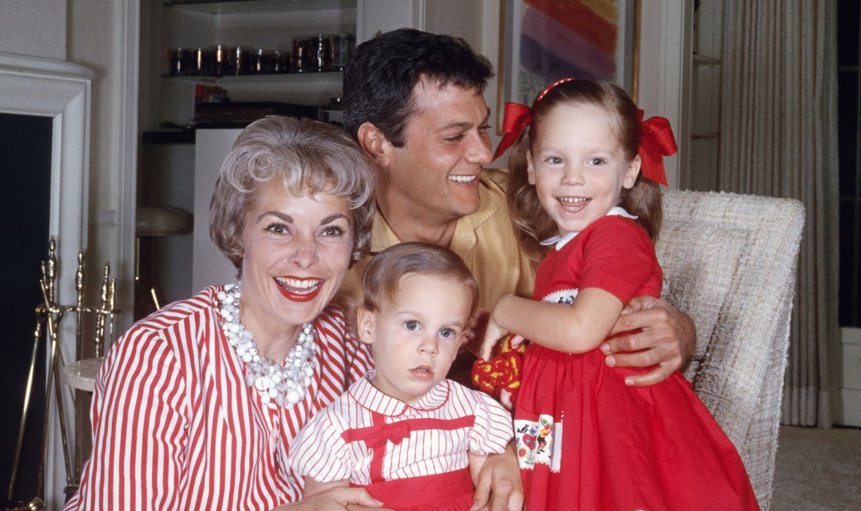 Tony Curtis with Janet Leigh and Children 517202732