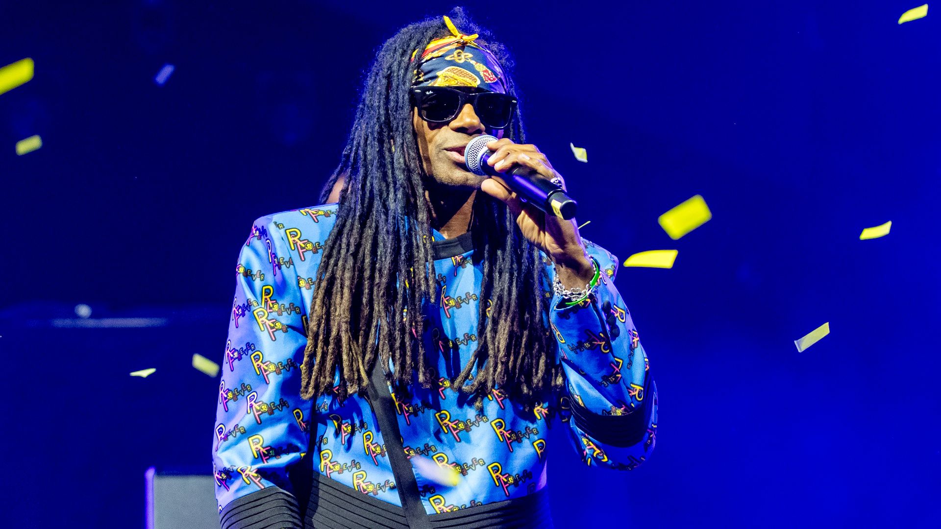 File:Milli Vanilli - 2024335 203830 2024-11-30 Sunshine Live - Die 90er Live on Stage - Sven - 1D X MK II - 0268 - B70I0940.jpg