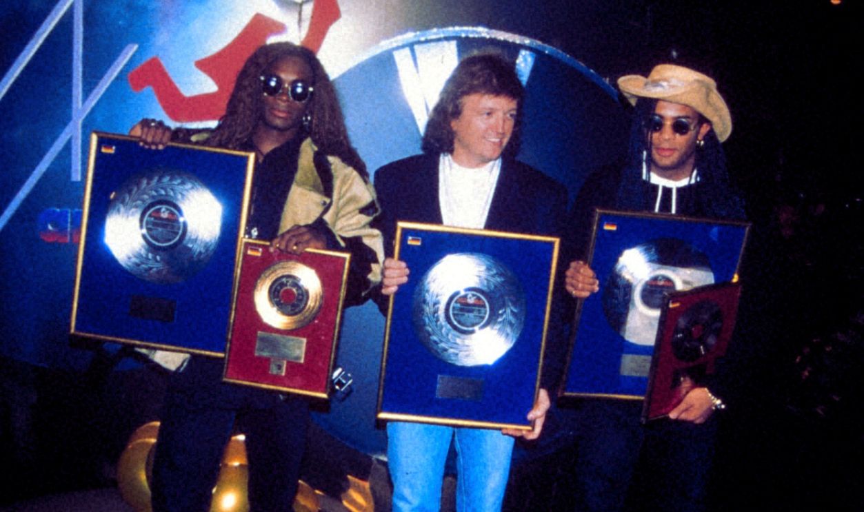 Rob Pilatus (right), Fab Morvan (left), producer Frank Farian (center) 