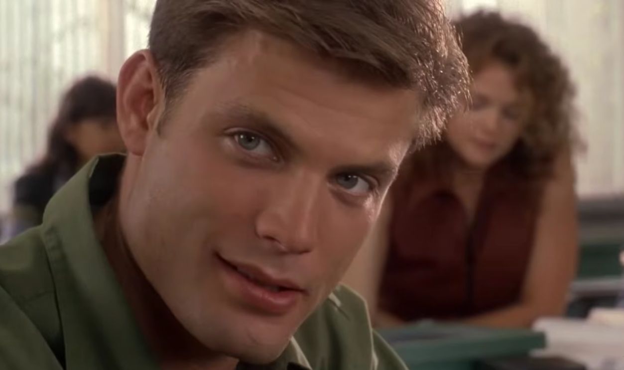 Screenshot from Starship Troopers (1997)