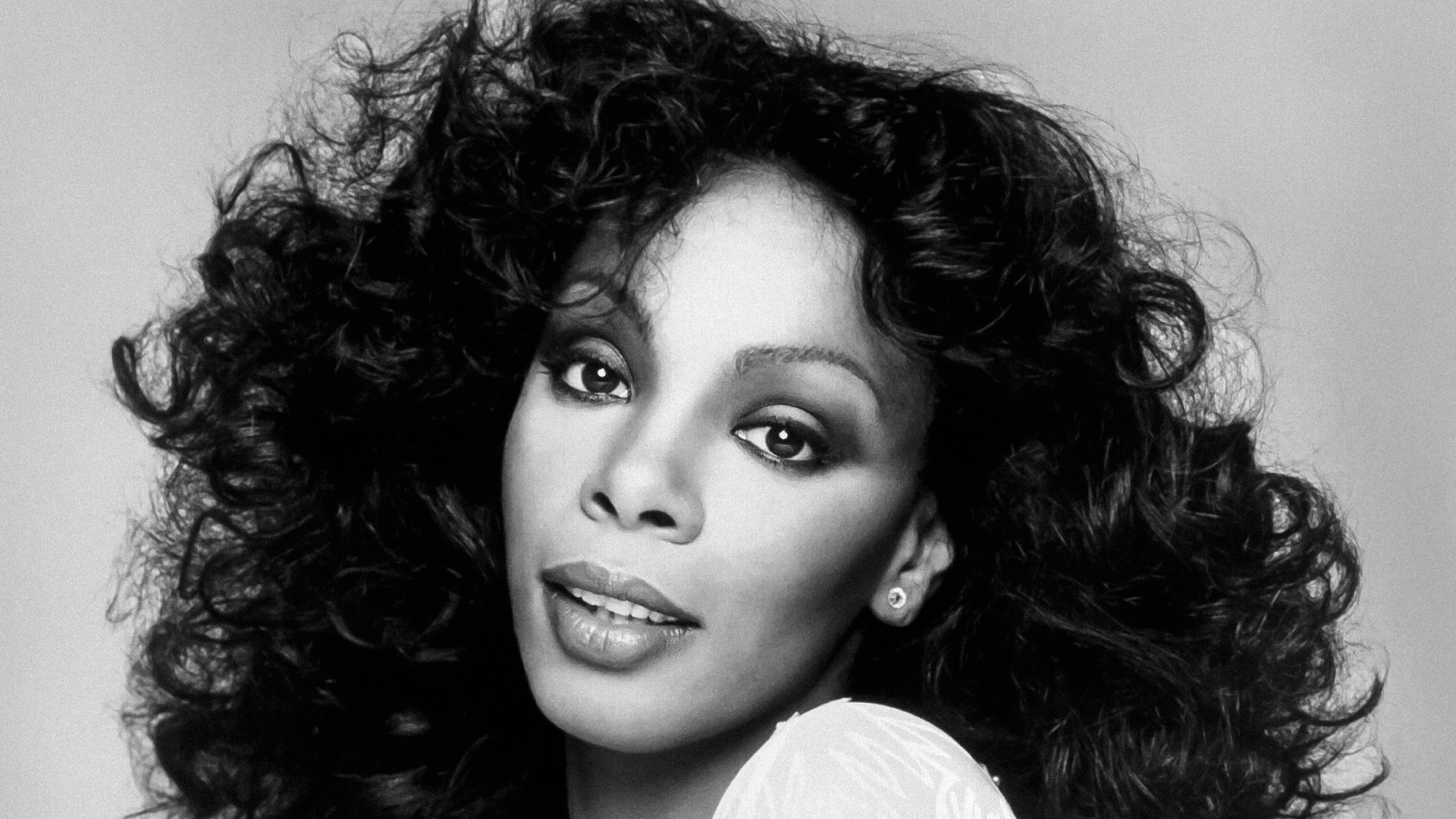 File:Donna Summer (1977 Casablanca publicity headshot).jpg