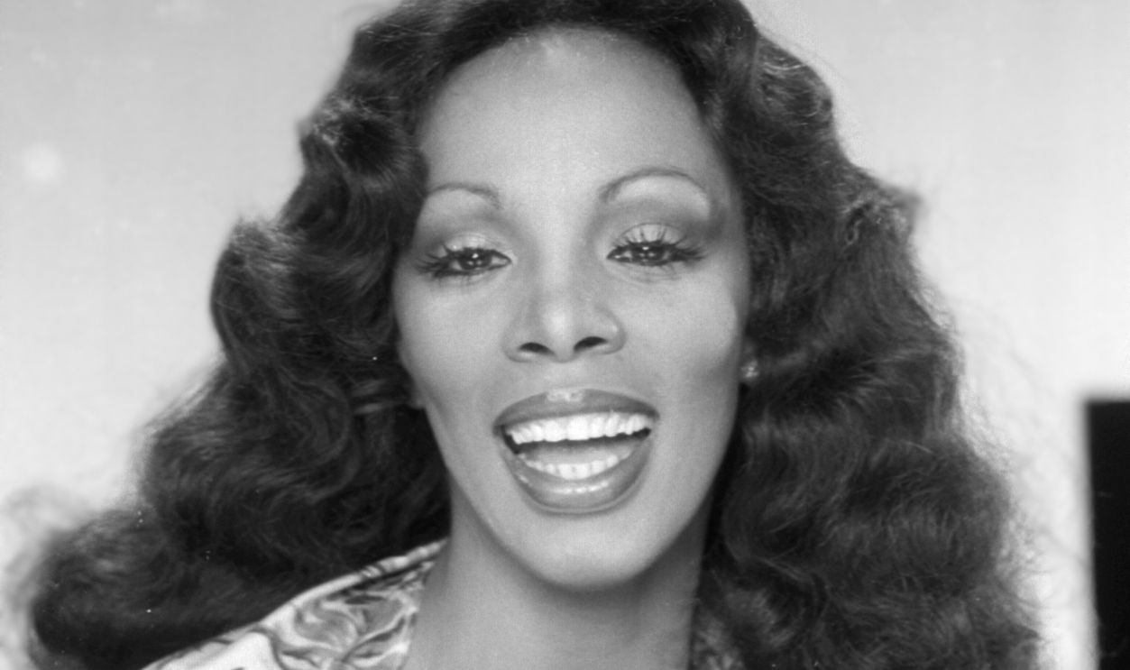 Getty Images - 1405463722 - Singer Donna Summer poses for a portrait in 1980 in Los Angeles, California