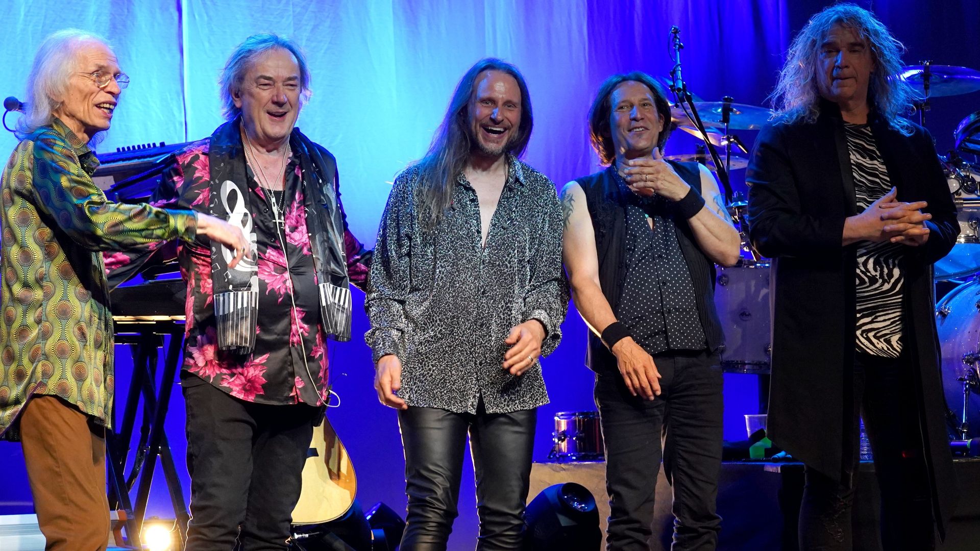 File:Yes live at The Cliffs Pavillion, Westcliff-on-Sea (53757475222) (band crop).jpg