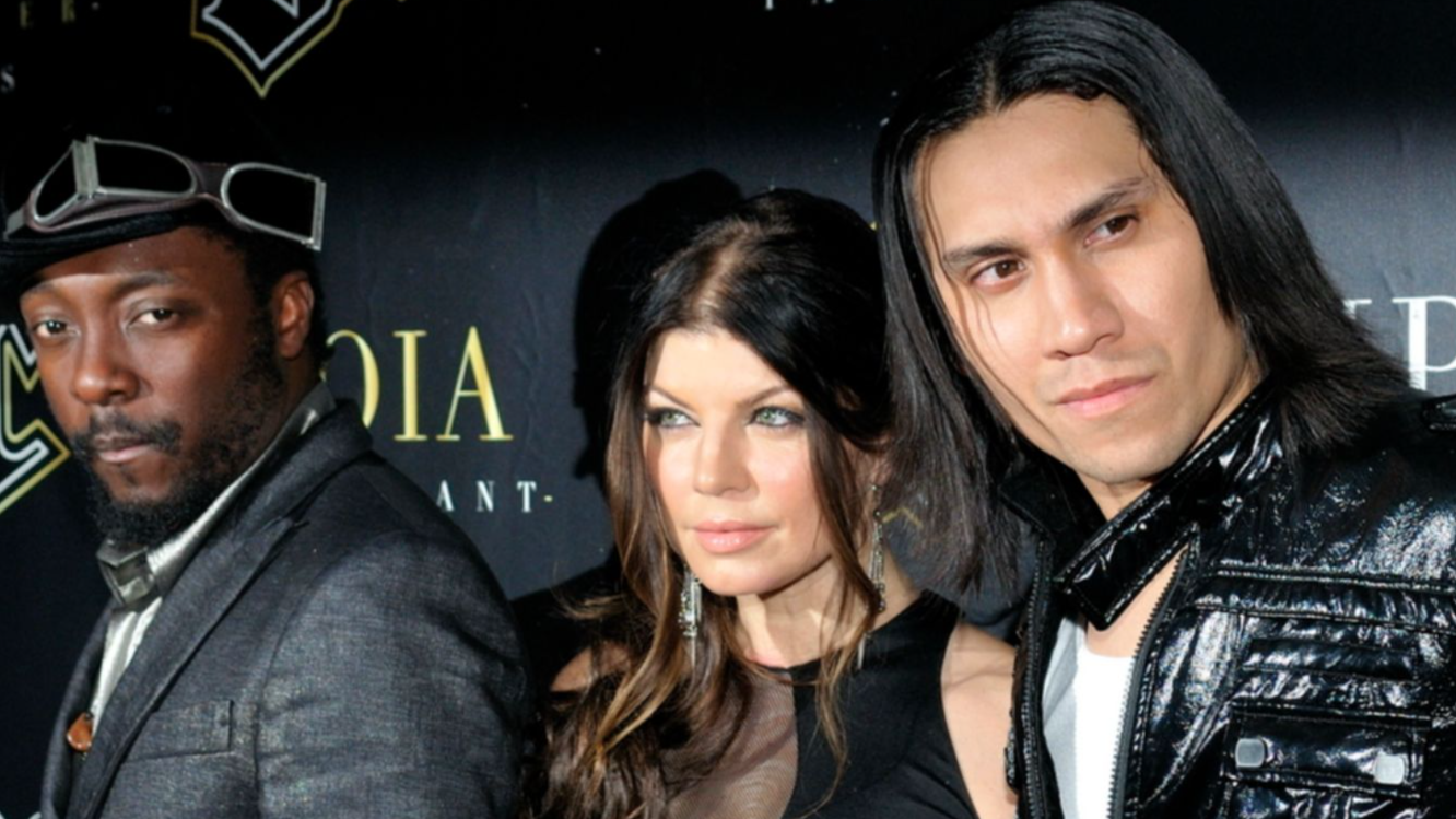 File:Les Black Eyed Peas en concert au VIP Room Paris 3 (cropped).jpg