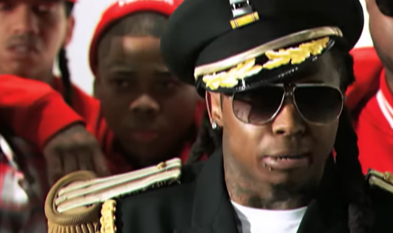 Screenshot from 6 Foot 7 Foot (2010)