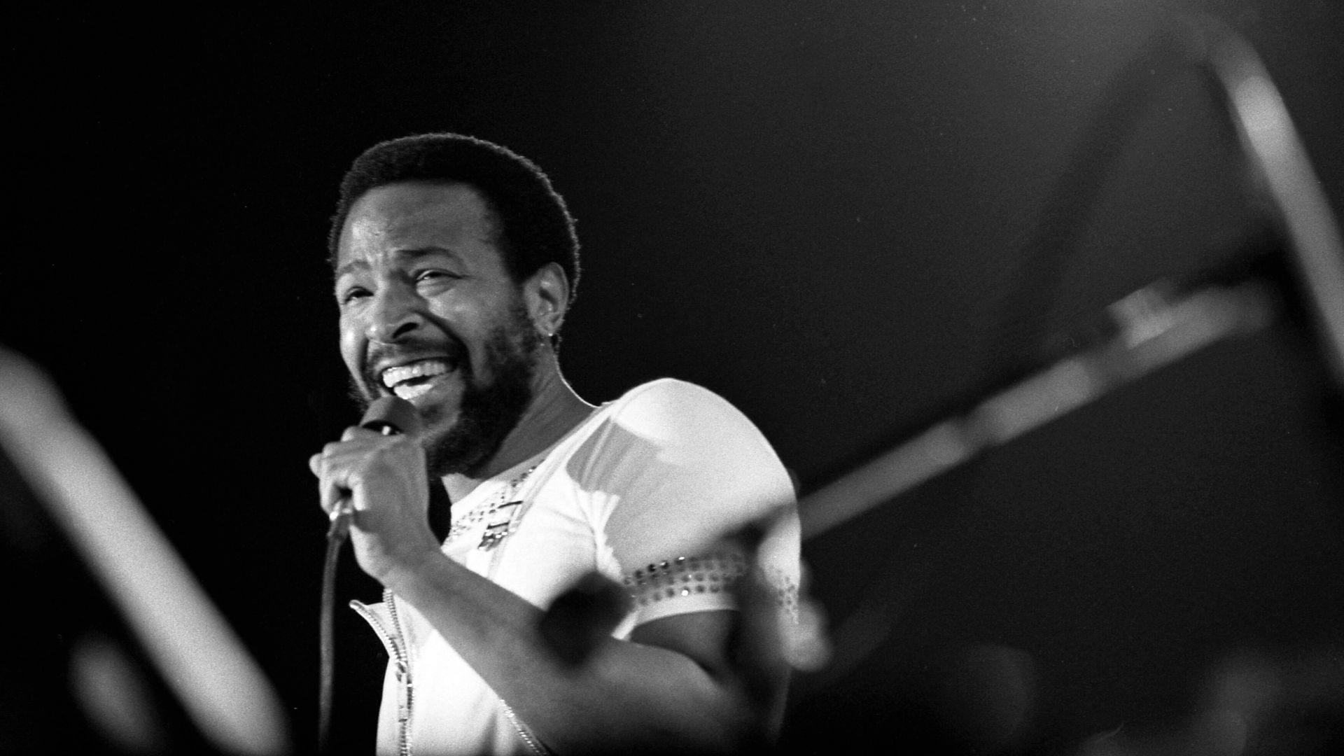 File:Marvin Gaye in concert at the Forum, 1974.jpg