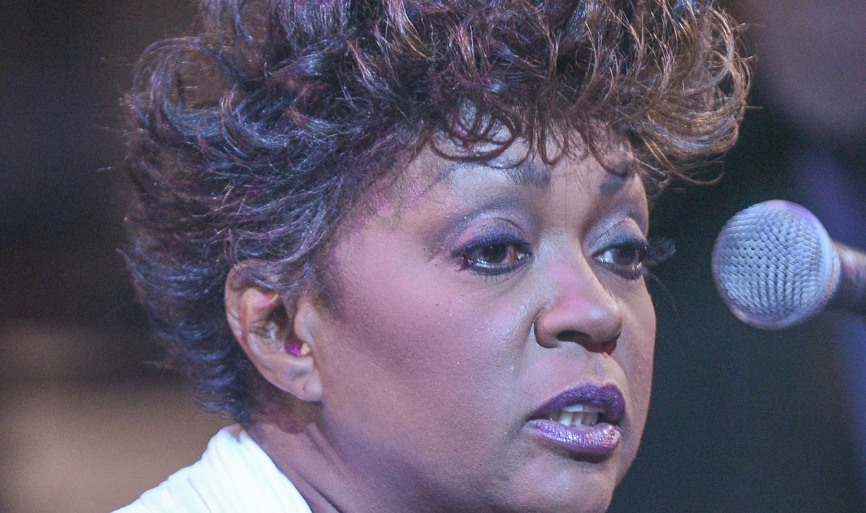 NEW YORK, NY - MAY 02: Singer Anita Baker performs at the