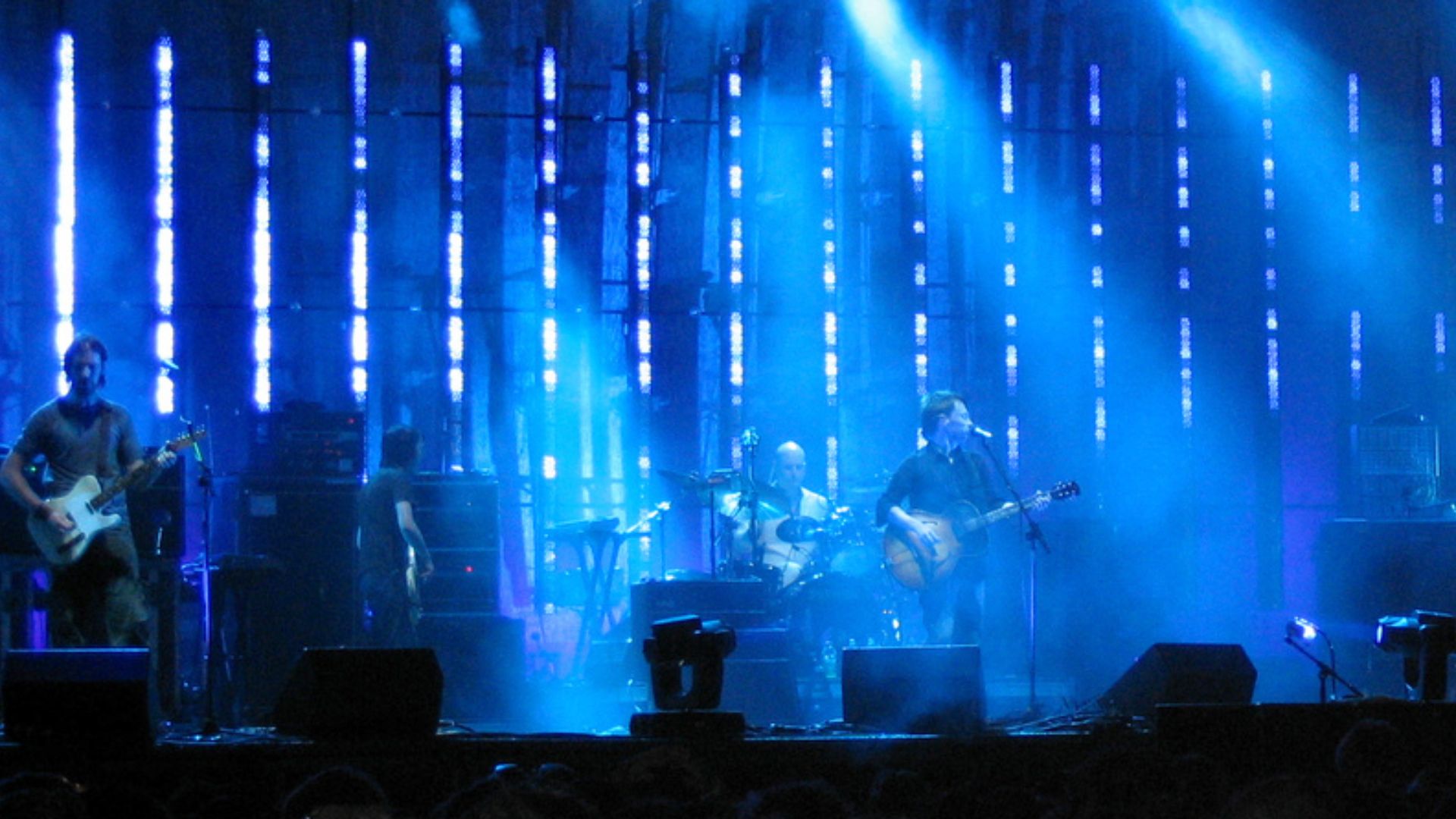 File:Radiohead Coachella 2004 cropped.jpg