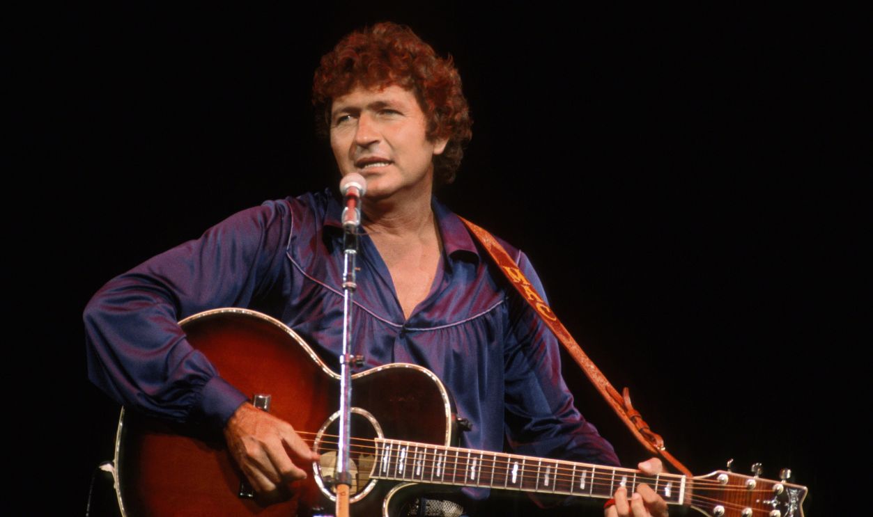 NEW YORK, NY  CIRCA 1985: Mac Davis in Concert circa 1985 in New York City. 