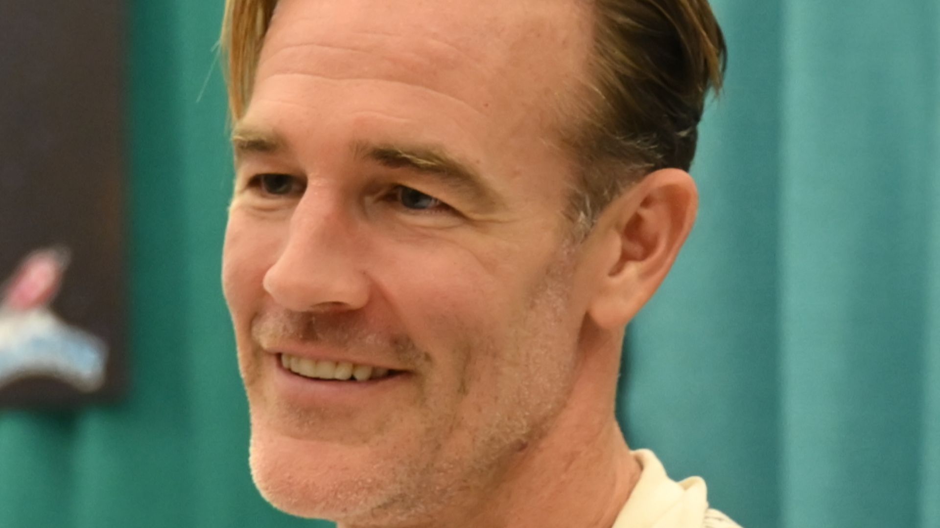 File:James Van Der Beek (53232756233).jpg