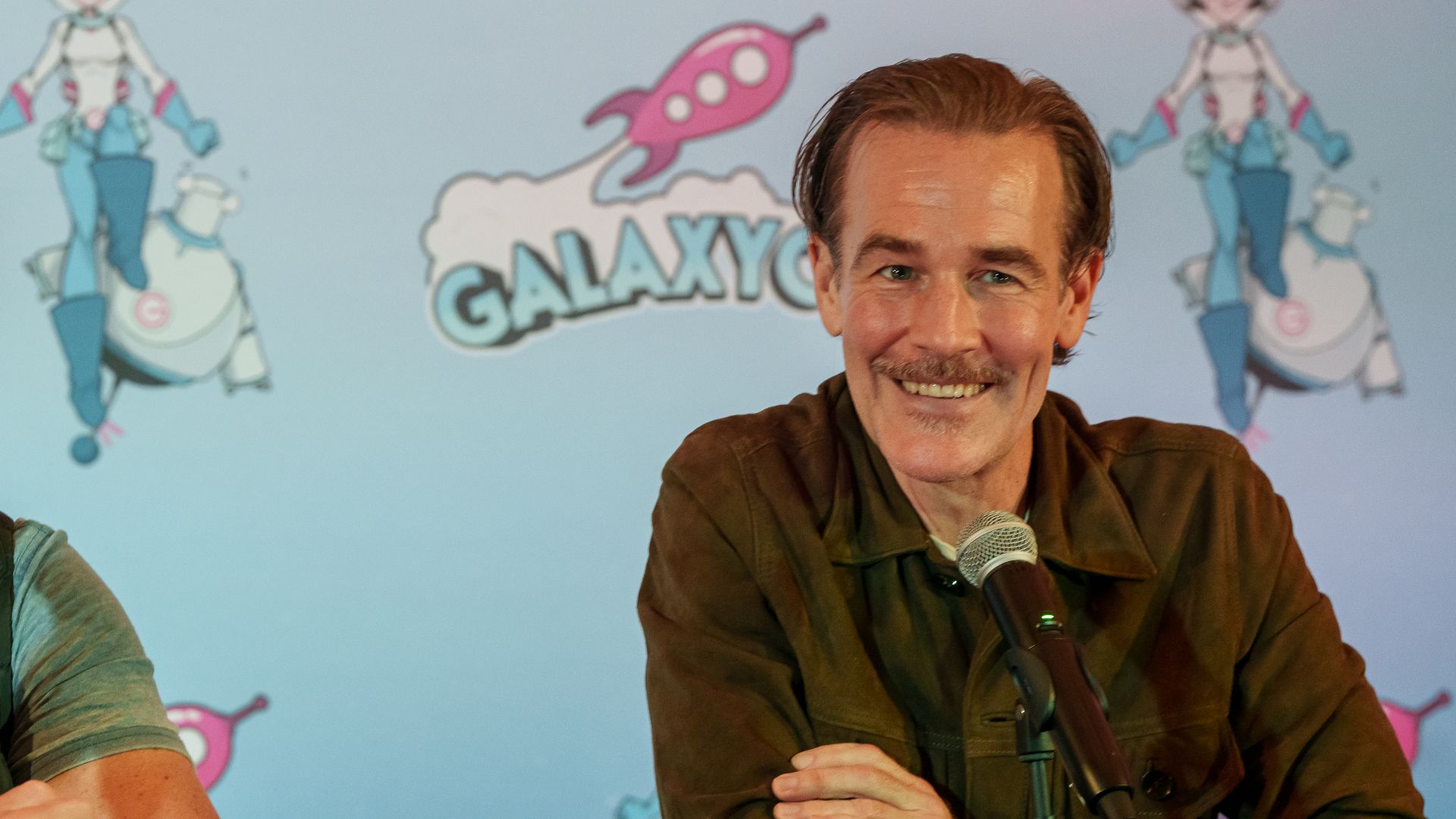 File:James Van Der Beek and Kerr Smith at 2025 Galaxy Con Oklahoma City.jpg