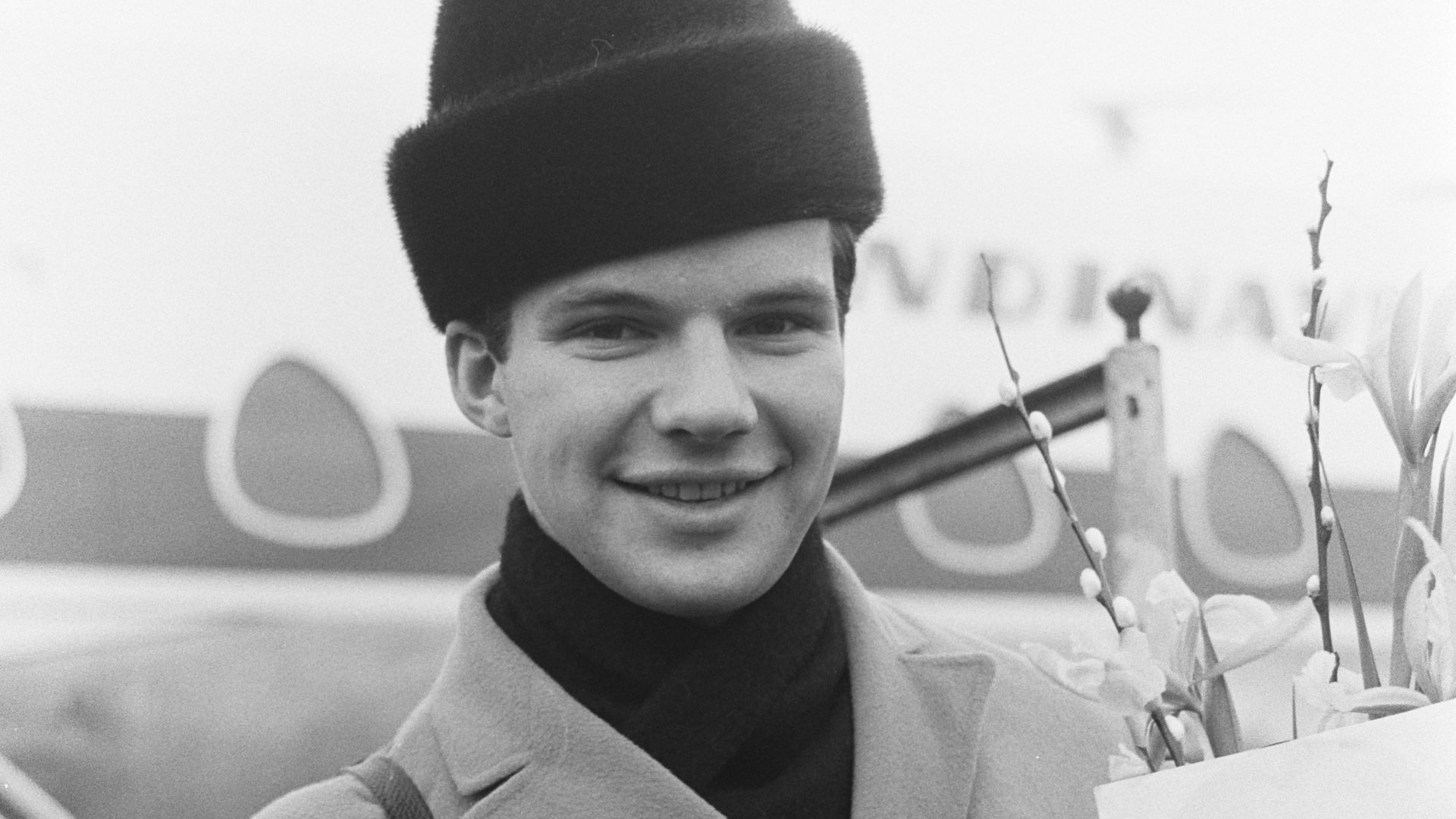 File:Aankomst Bobby Vee (zanger) op Schiphol, Bestanddeelnr 913-4453.jpg