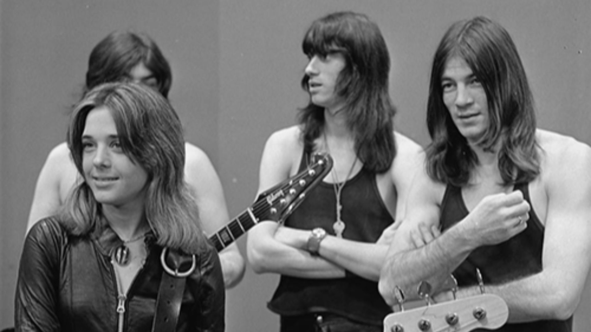 File:Suzi Quatro - TopPop 1973 4.png