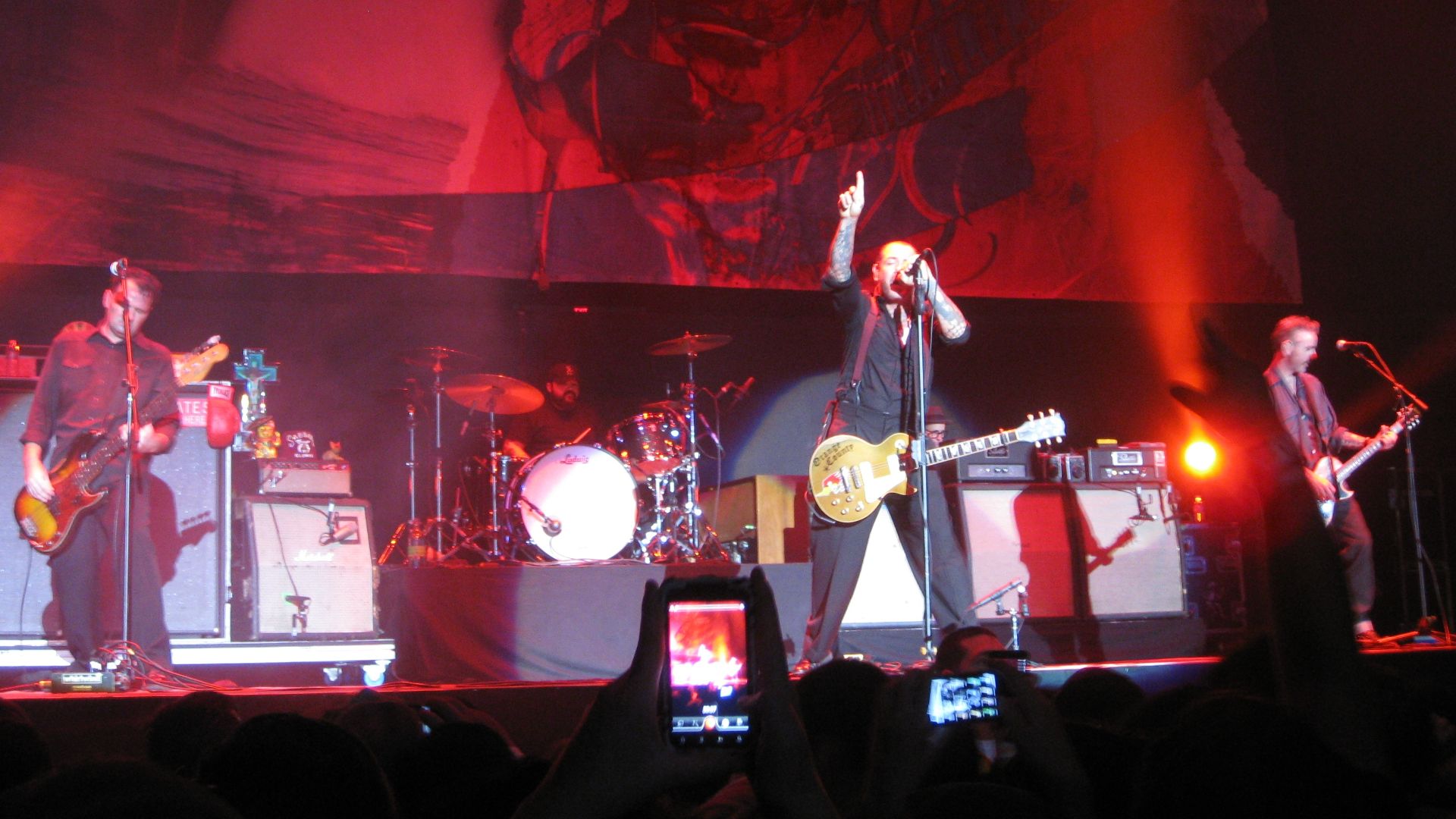 File:Social Distortion 2011-12-11 04.jpg