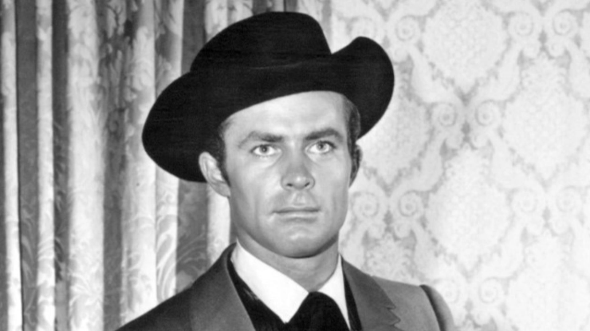 File:Robert Conrad Victor Buono Wild Wild West premiere 1965.jpg