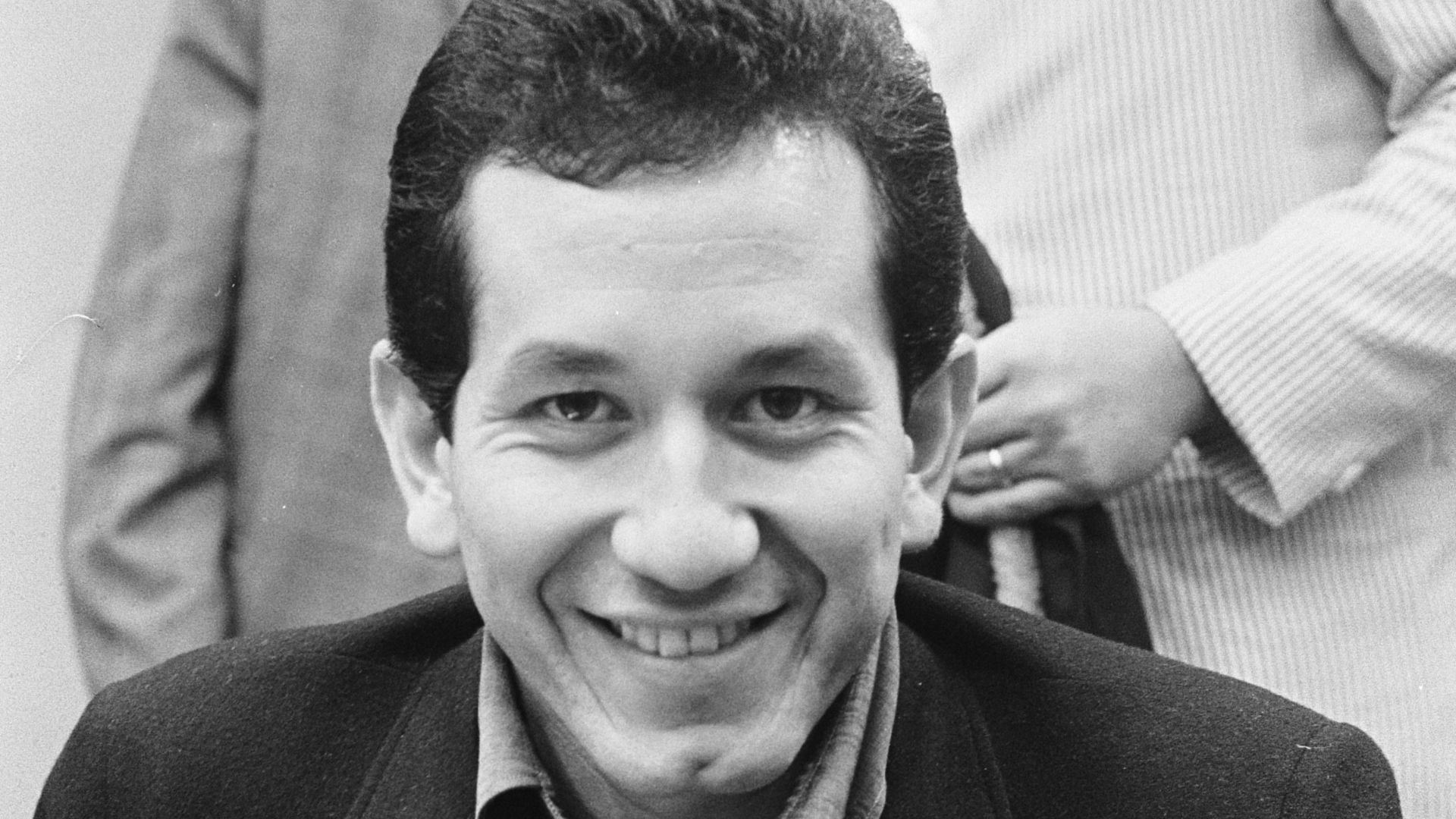 File:Aankomst Trini Lopez op Schiphol voor bijwonen Grand Gala du Disque Aankomst T, Bestanddeelnr 915-6212.jpg