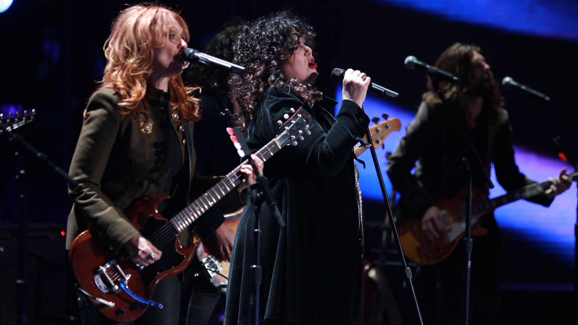 File:VH1 Divas Salute the Troops, Heart.jpg