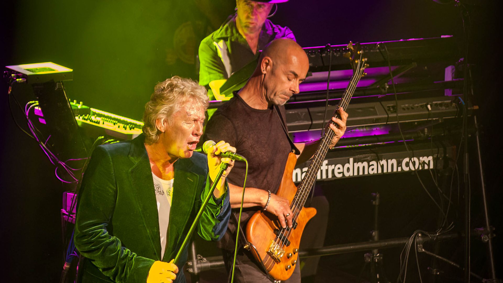 File:Manfred Mann's Earth Band Rootsfestivalen i Brønnøysund 2011.jpg