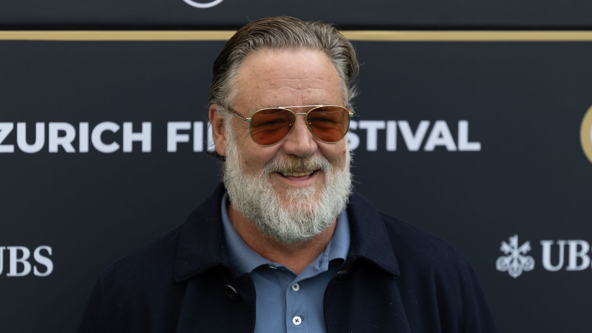 File:Russell Crowe on the Green Carpet at the 2025 Zurich Film Festival 06.jpg