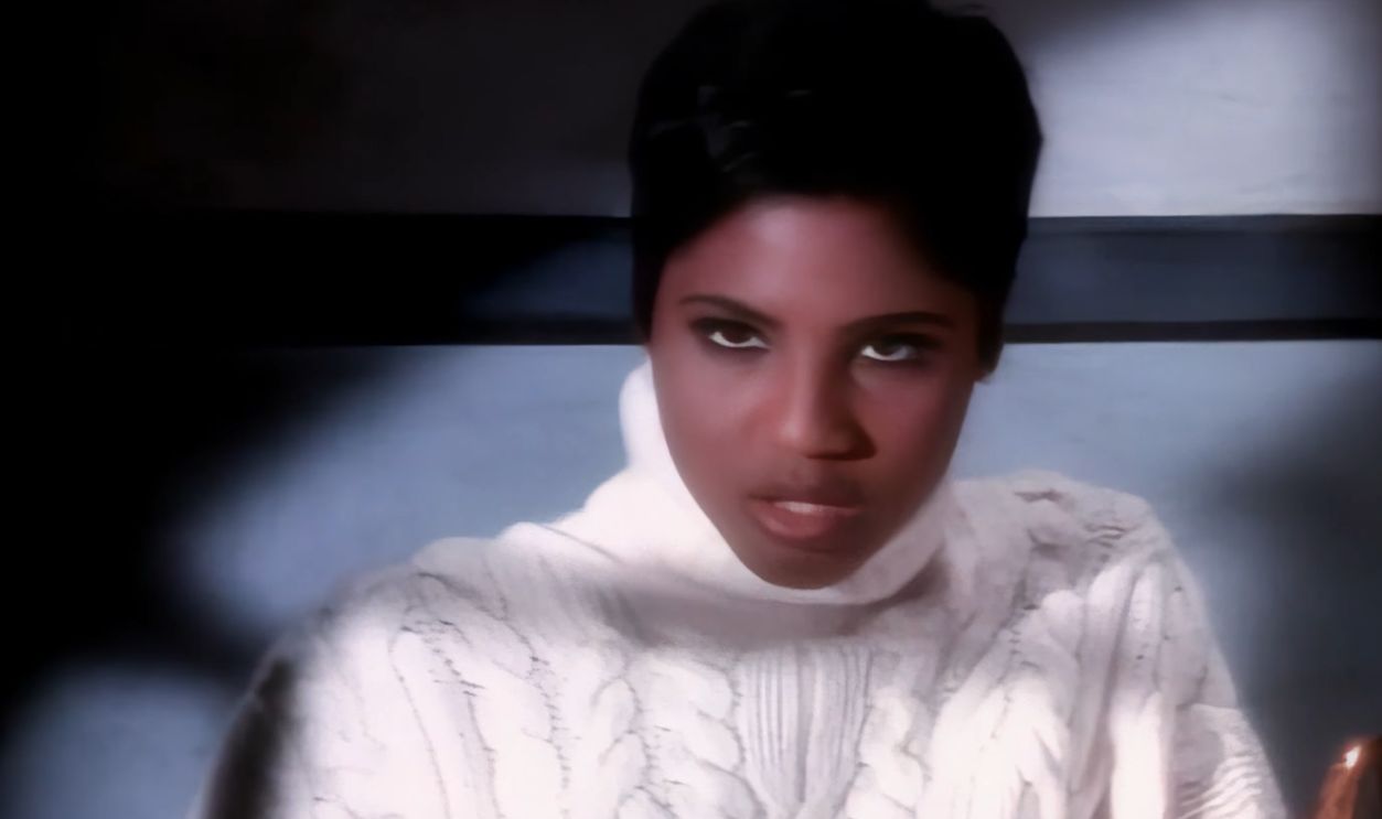 Screenshot from Love Shoulda Brought You Home (1992)