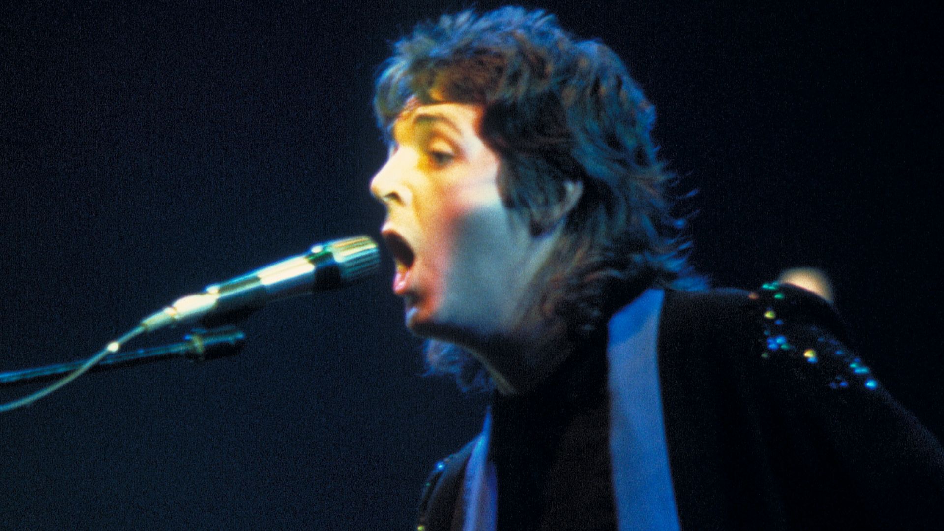 File:Paul McCartney during a Wings concert, 1976.jpg