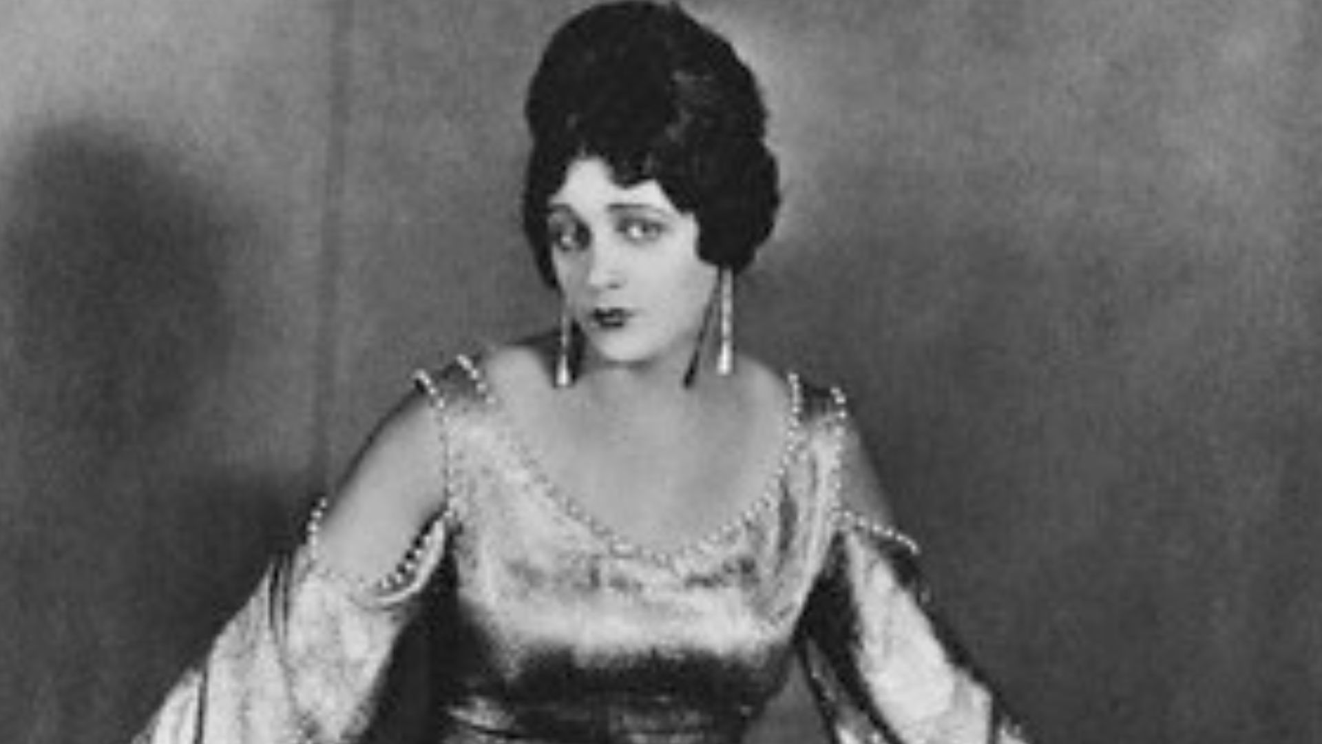 File:Barbara La Marr (1920).jpg