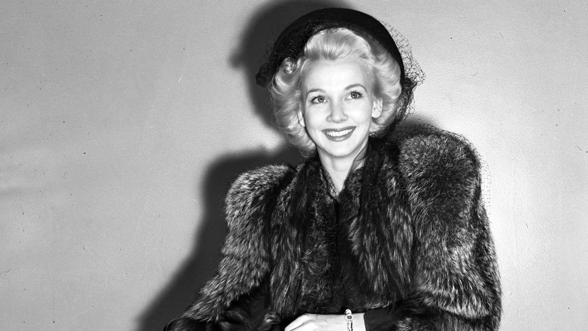 File:Carole Landis seated in court during divorce.jpg