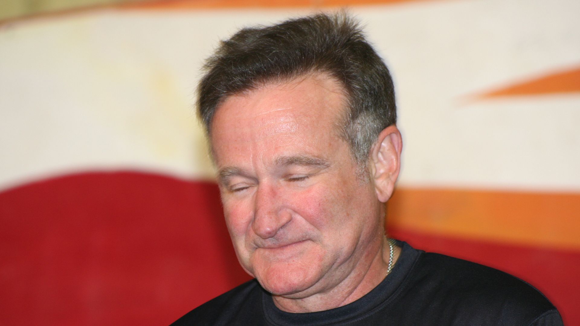 File:Robin Williams With Troops in Iraq DVIDS69764.jpg