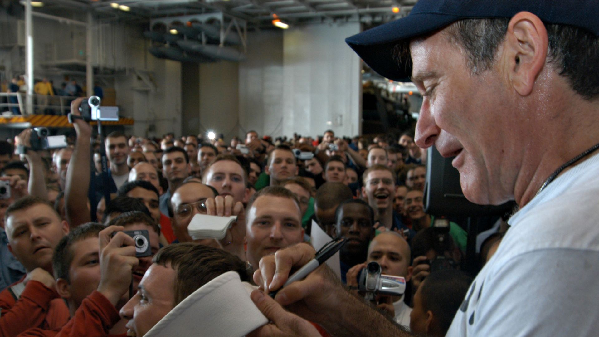 File:Robin Williams USS Enterprise3.jpg