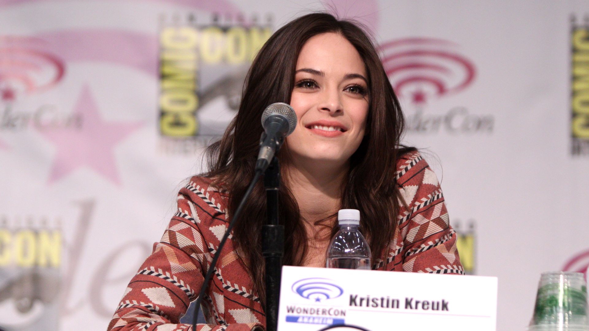 File:Kristin Kreuk at WonderCon 2013 (8609401698).jpg